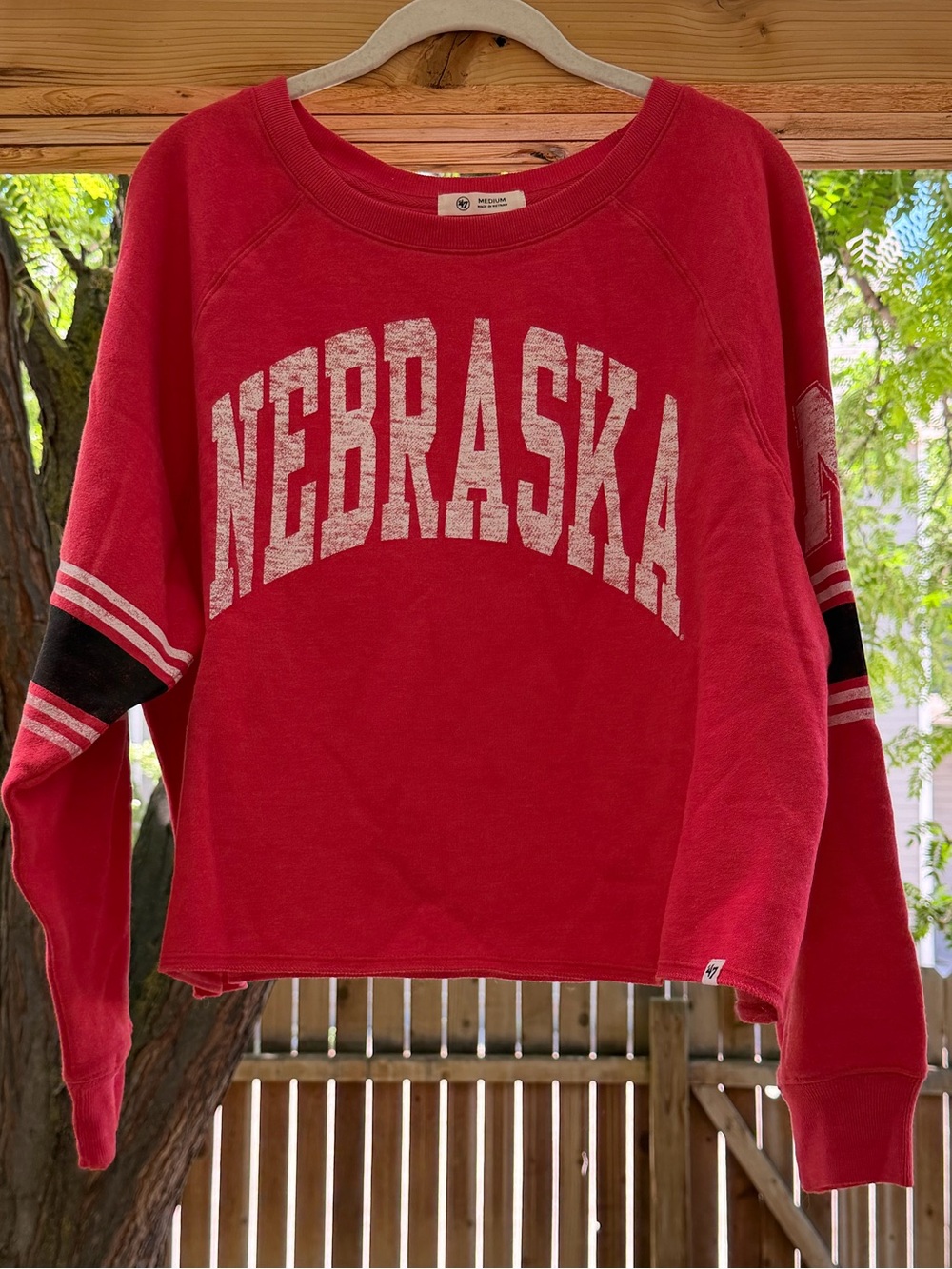 NWT Nebraska Huskers Allie Modest Raglan Long Sleeve Cropped Sweatshirt medium